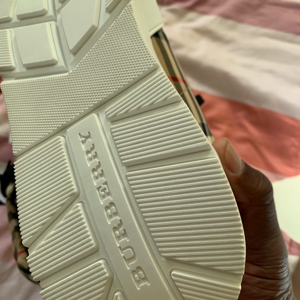 SOLD New Burberry - Picture 3 of 4